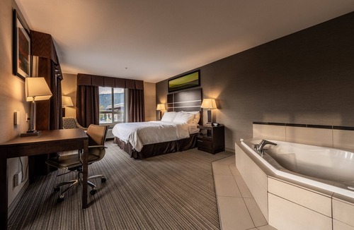 Golden Hotel | Holiday Inn Express Golden-Kicking Horse by IHG