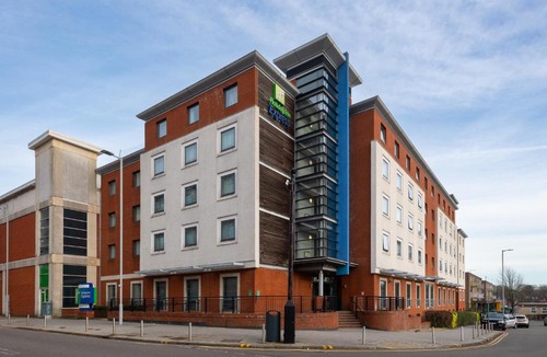 Stevenage Hotel | Holiday Inn Express Stevenage by IHG