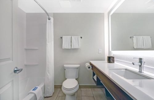 Whitby Hotel | Holiday Inn Express Whitby Oshawa by IHG