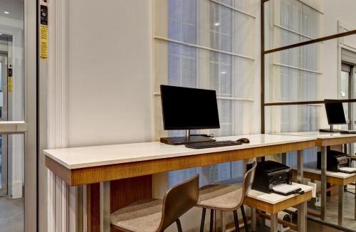 Whitby Hotel | Holiday Inn Express Whitby Oshawa by IHG