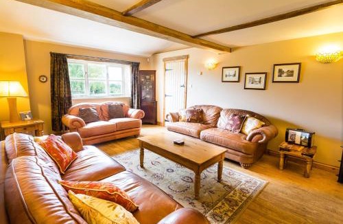 Castle Bytham House | Hollyhock Cottage, Clematis cottages, Stamford