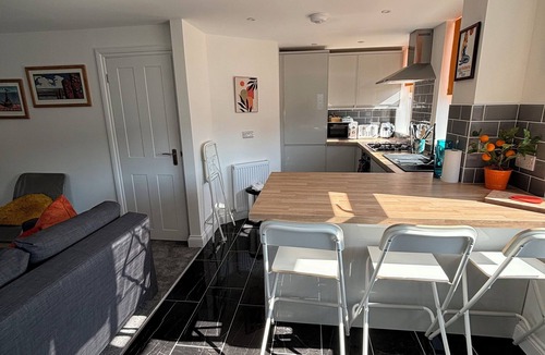 Meads House | Hollywell Stays, Meads View – Spacious Two‑Floor Apartment with Village Views