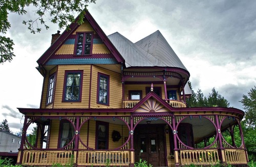 Revelstoke Bed & Breakfast | Holten Heritage House