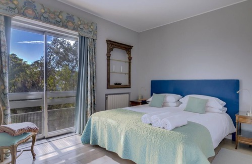 Estoril House | Home in Estoril - House 79