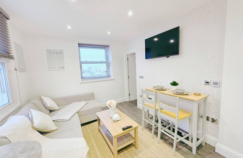 Seven Dials Apartment | Homely flat with DISCOUNTED parking in the city centre!
