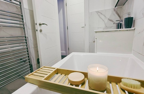 Seven Dials Apartment | Homely flat with DISCOUNTED parking in the city centre!