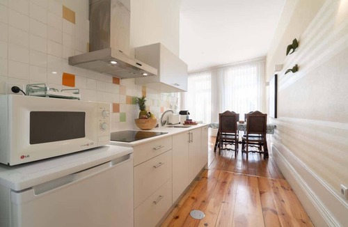 Lordelo do Ouro e Massarelos Apartment | Homely Noble Flat at Palácio de Cristal by HostWise