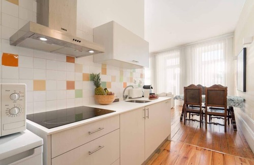 Lordelo do Ouro e Massarelos Apartment | Homely Noble Flat at Palácio de Cristal by HostWise