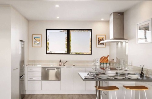 Edgeware Apartment | Honey for the Money Warm Sunny 10 mins CBD