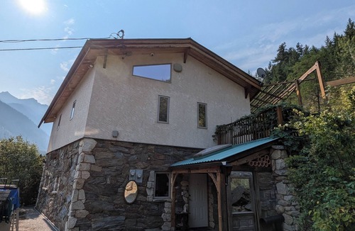 Shalalth House | Honey House