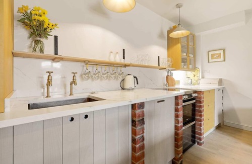Leicester House | Horseshoe Cottage Farm with Hot Tub