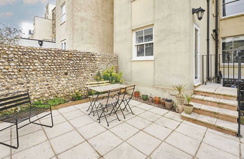 Hove Apartment | Host & Stay | Brunswick Place Flat