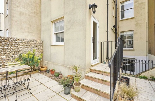Hove Apartment | Host & Stay | Brunswick Place Flat