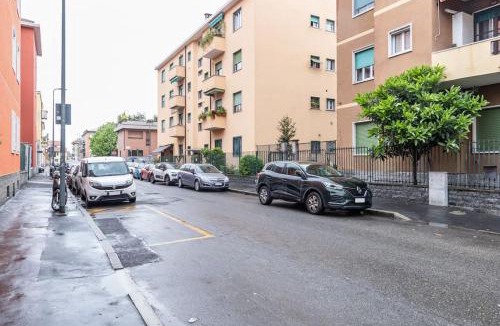 Ponte Nuovo Apartment | HOST4U - GOLFO ARANCI, Beautiful Apartment in Milan