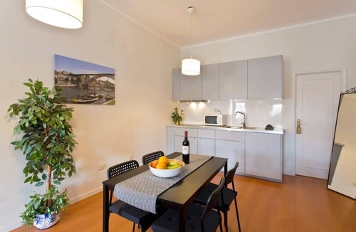 Uniao de Freguesias do Centro Apartment | HostWise - Spacious Sunny Flat | Ace Location