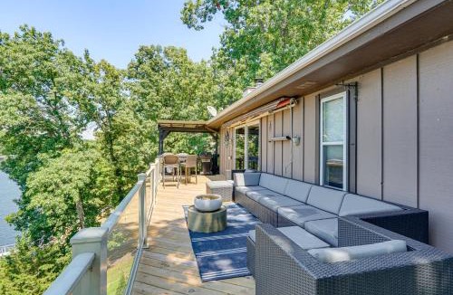Lake Ozark House | Hot Tub & Dock! Group Getaway in Lake Ozark
