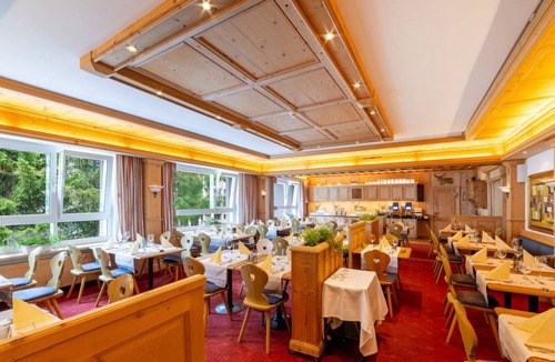 Davos-Dorf Hotel | Hotel ∙ 2 guests