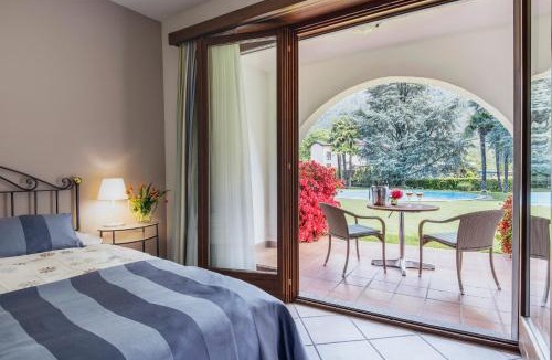 Arcegno House | Hotel Garni Elena, Pool & Garden