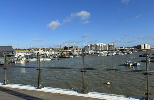 Southwick House | House 2 mins from Beach with Hot tub & Sauna