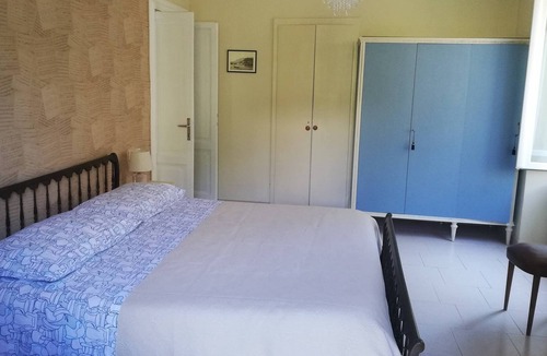 Brunate Apartment | House built in 1900 a few steps from the funicular and from the town center.