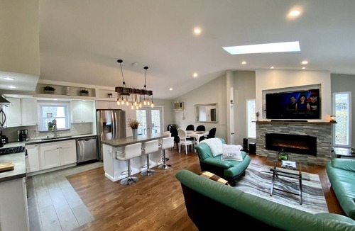 Pocono Summit House | House by a Stream 6BR/4BA w/a Sauna & Hot Tub