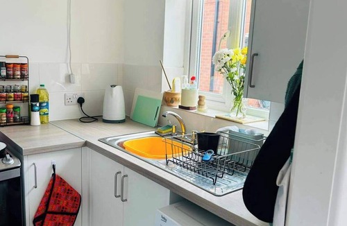 Sutton on Trent House | House Sleeps 4 with Parking and Garden