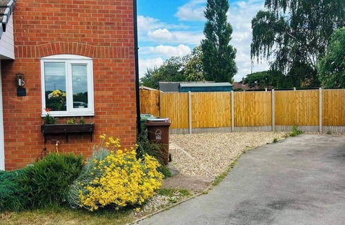 Sutton on Trent House | House Sleeps 4 with Parking and Garden