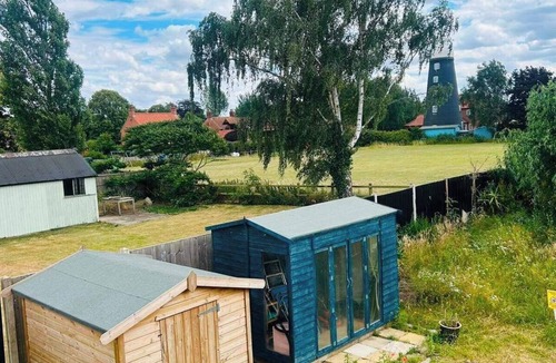Sutton on Trent House | House Sleeps 4 with Parking and Garden
