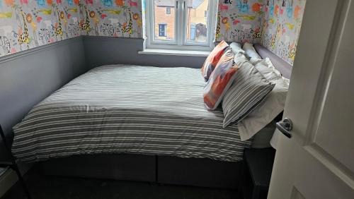Geddington House | House Sleeps 8 with WiFi