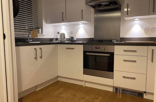 Giltbrook House | House-Sleeps3-Parking-Garden-PetFriendly