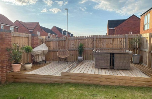 Giltbrook House | House-Sleeps3-Parking-Garden-PetFriendly