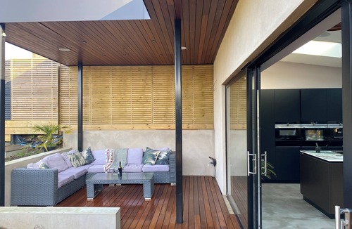 Hove House | Huge home in central Hove with heated swimming pool and indoor table tennis.