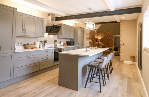 Milford House | HUNTERS LODGE, pet friendly, luxury holiday cottage in Belper