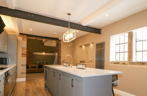 Milford House | HUNTERS LODGE, pet friendly, luxury holiday cottage in Belper