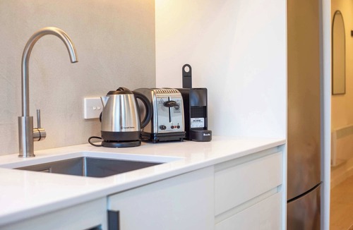 Te Aro Apartment | Hyde Lane APT - Walk to Shops Cafes Attractions