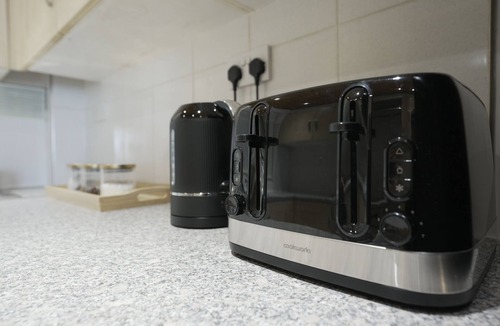Sudbury Apartment | Ideal for contractors, relocaters, families