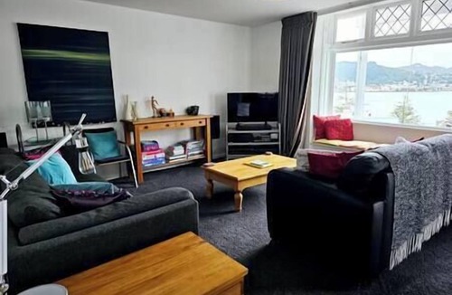 Oriental Bay House | Ideal location for groups, family, friends or work colleagues.