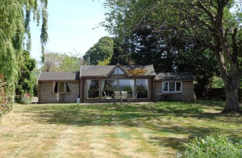Uckington Apartment | Idyllic Log Cabin Near Stratford upon Avon