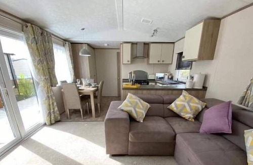 Tattershall Cabin | Impeccable 3-Bed Cabin in Tattershall, UK
