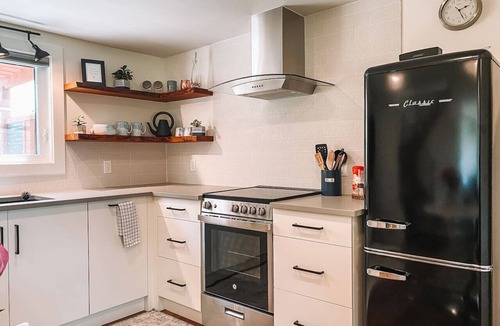 Lincoln Apartment | Inn The Orchard, Modern Cottage, private Hot Tub