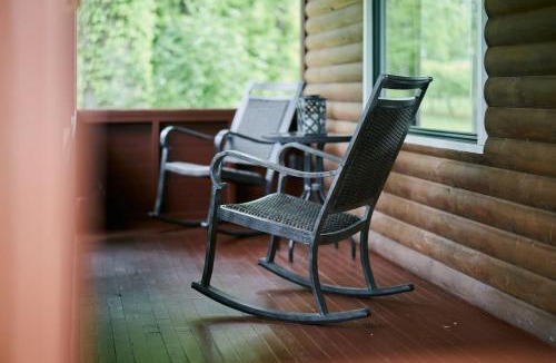 Lincoln House | Inn The Orchard, Modern Log Cabin, on water edge