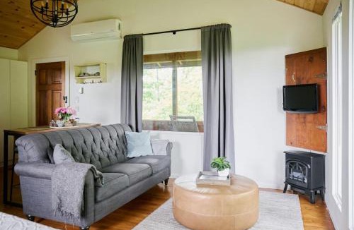 Lincoln House | Inn The Orchard, Modern Log Cabin, on water edge