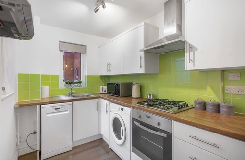 Two Mile Ash House | Inviting 2-Bed House in Milton Keynes - Netflix