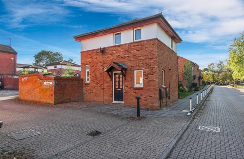 Two Mile Ash House | Inviting 2-Bed House in Milton Keynes - Netflix