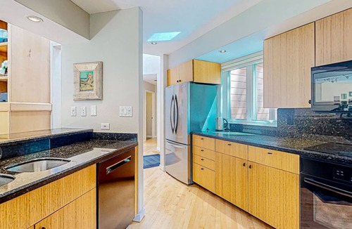 Eagle-Vail House | Inviting getaway with private hot tub, fireplace, firepit & on-site pool/tennis