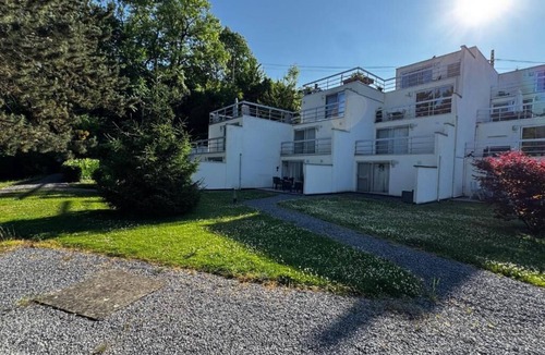 Han-sur-Lesse Apartment | Just 5 minutes from the Han Caves, a 40 m² apartment in a small, lush estate!