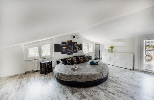 Lipomo Villa | K10 Luxury Villa, Pool, Private Spa, Gym & Garden, Como
