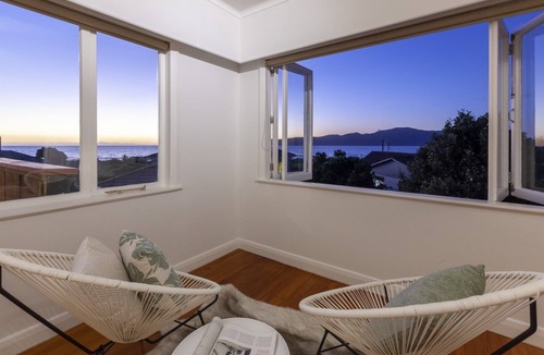 Paraparaumu Beach Cottage | Kapiti Getaway - Paraparaumu Beach Rental