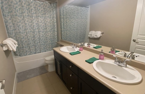 Kelowna Central Business District Condo | Kelowna downtown lakeside resort condo
