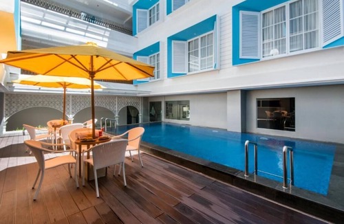 Kartika Plaza Hotel | King Bed Thematic Room in Kuta Beach Area